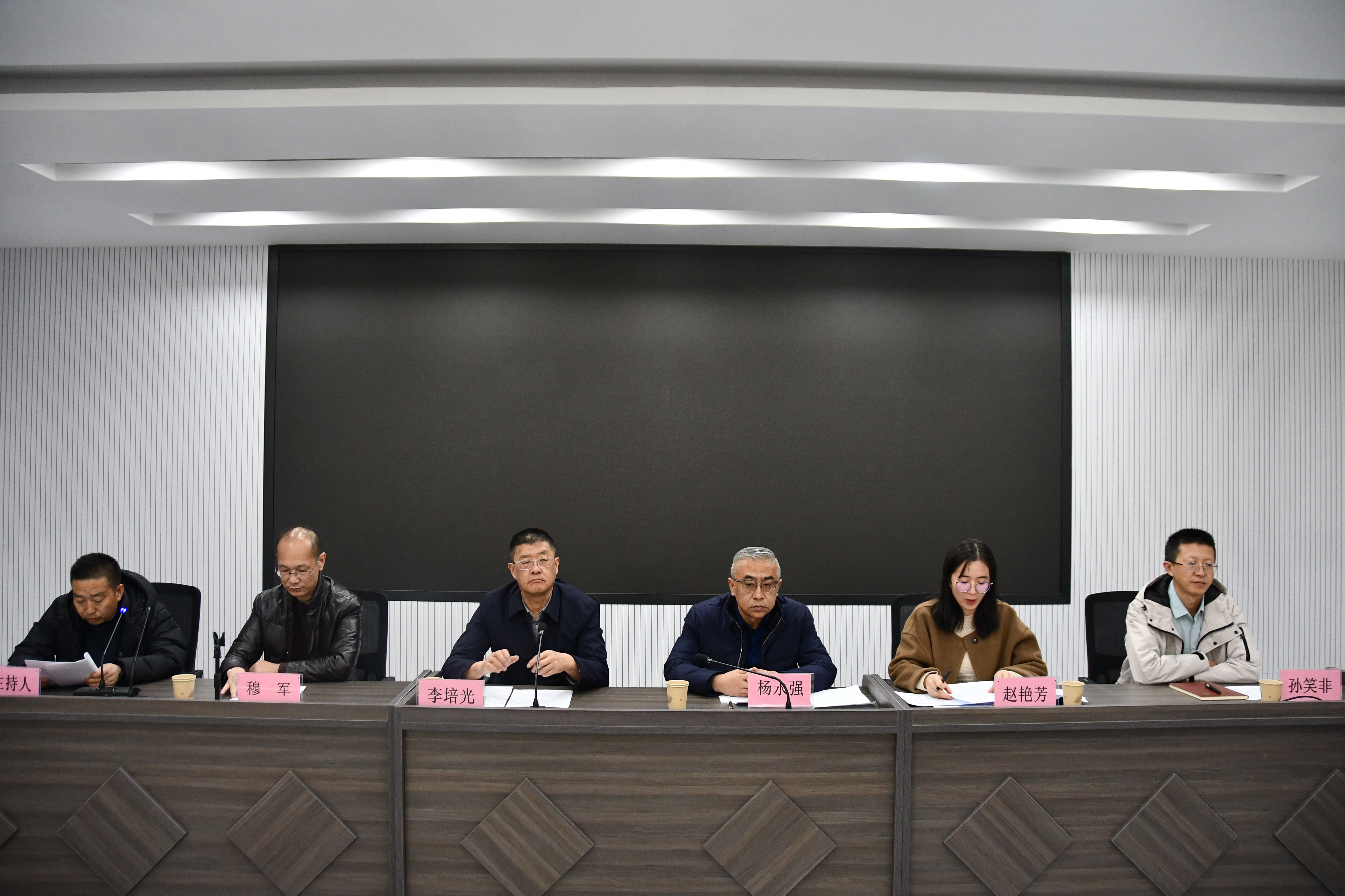 e9c326c3c7d94b2b8255a8b75d9095c5.jpg 9cc4ad791c1af239a3ff7eaf1fcbe50.jpg